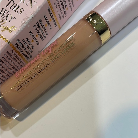 Too Faced Cream Concealer Full Coverage Makeup - Picture 2 of 5